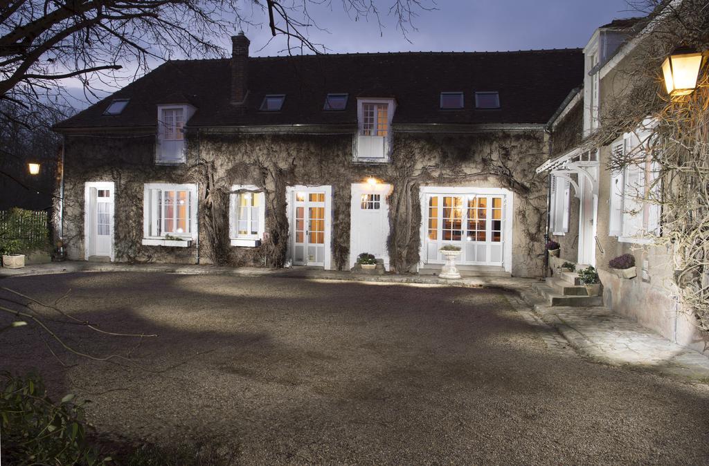 Aux Charmes De Maintenon Exterior foto
