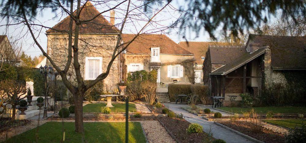 Aux Charmes De Maintenon Exterior foto