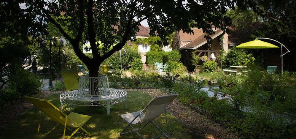 Aux Charmes De Maintenon Exterior foto